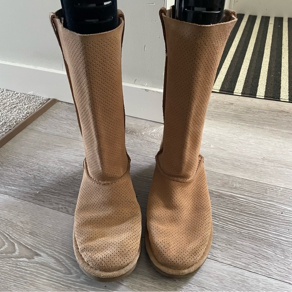 UGG Classic Unlined Perforated 100% Suede Leather Boots Tall Tan Women’s Size 8 - Picture 2 of 9